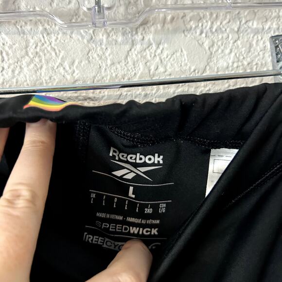 Reebok Pride Bike Shorts Womens Size Large Speedwick Pockets Rainbow Progress - Picture 4 of 6